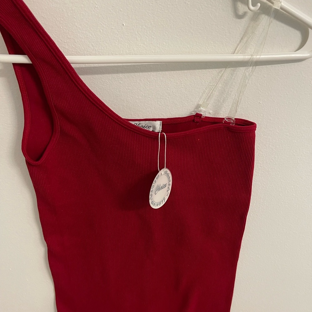 Woman top , color burgundy , one shoulder Size , one size